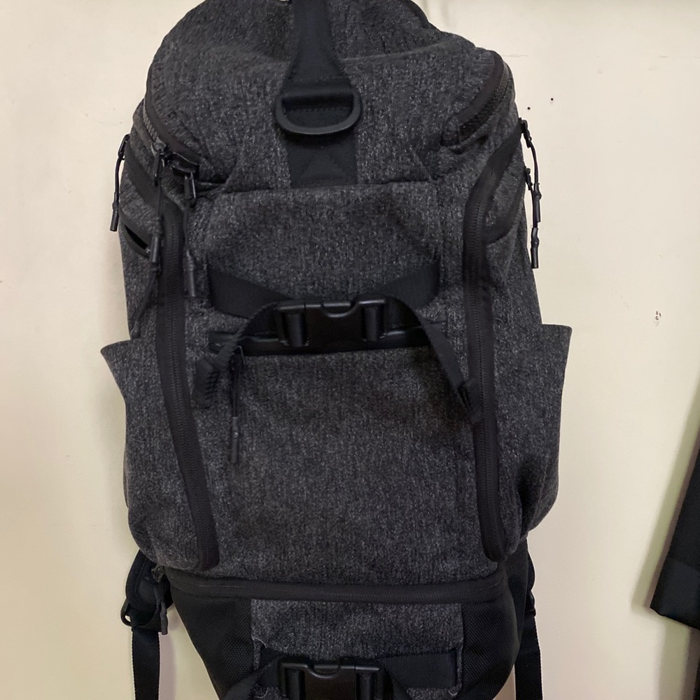 Men’s lululemon backpack